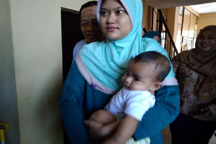 Ibu di Gresik Temukan Bayinya setelah Dengar Kabar di Sosial Media