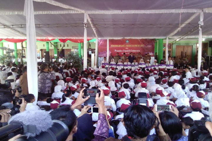 Presiden Ingatkan Pelajar di Malang tak Gunakan KIP untuk Beli Pulsa