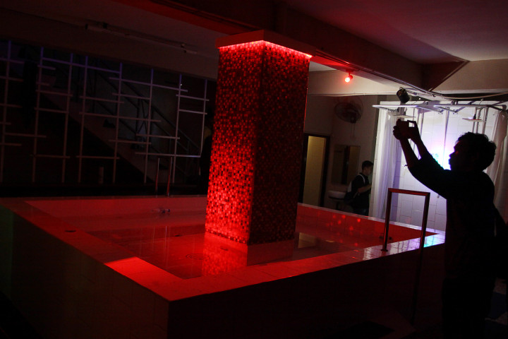 Pesan Penting di Balik Pengungkapan Pesta Homoseks