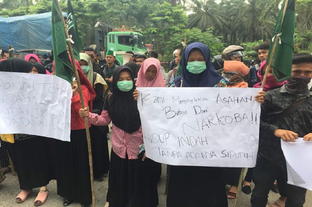 Aksi mahasiswa menuntut Polres Asahan memberantas narkoba di kabupaten tersebut, MTVN - Budi Warsito