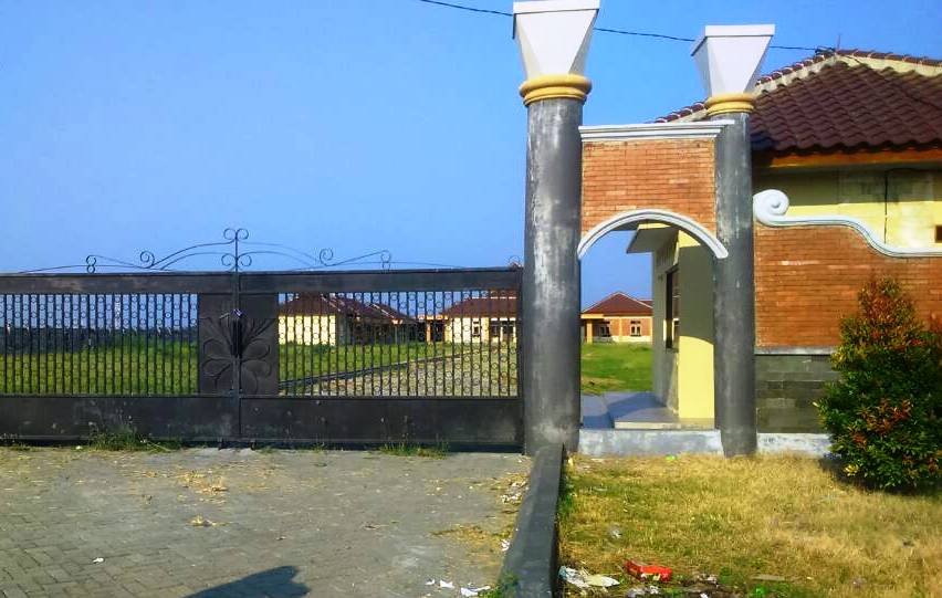 Gerbang rumah dinas Bupati Kendal, Jawa Tengah. (Metrotvnews.com/Iswahyudi)