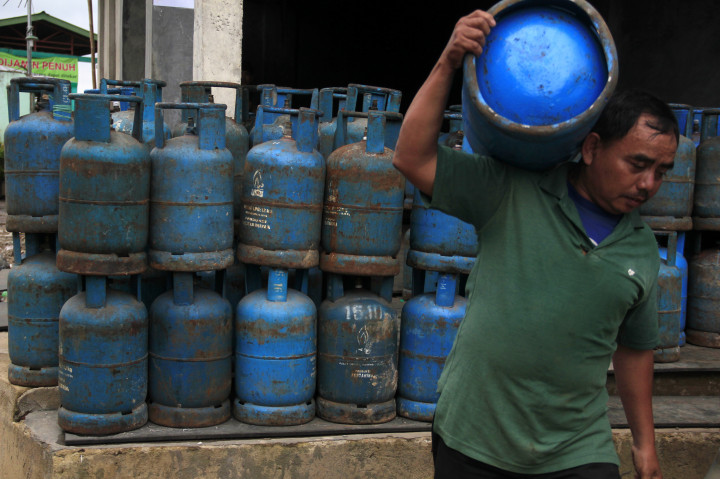 Polda Gerebek Gudang Elpiji Oplosan di Gresik