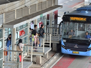 Transjakarta Tingkatkan Keamanan Pascaperistiwa Bom Kampung Melayu