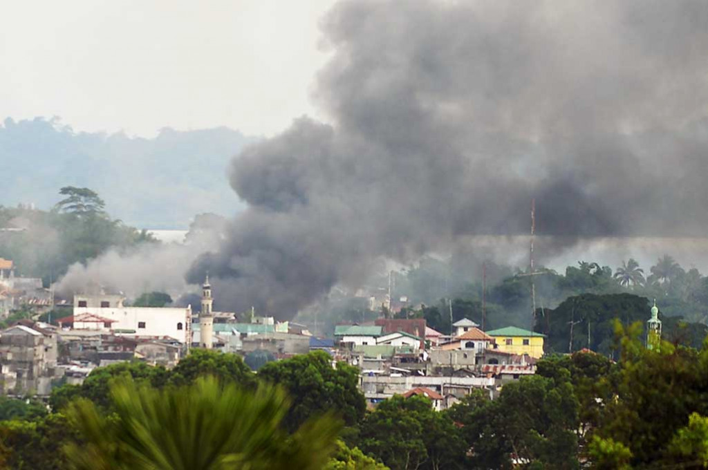 Militer Filipina Bombardir Pengikut IS