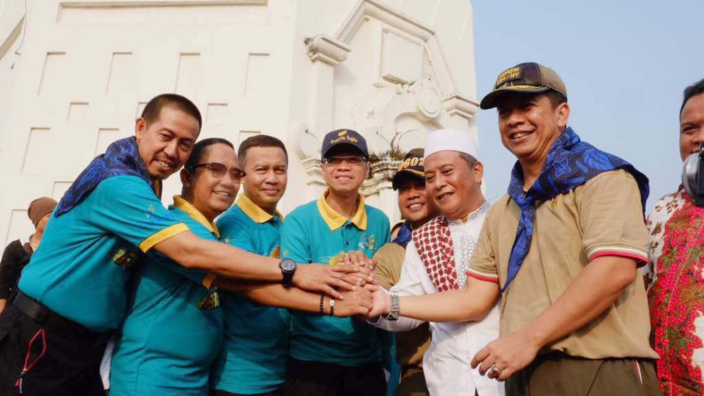 Manajemen BJB saat merayakan ulang tahun perseroan. (FOTO: dokumentasi BJB)