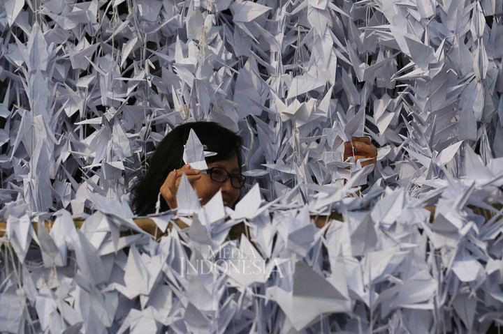 Seribu Origami Burung Perdamaian Hiasi Balai Kota DKI