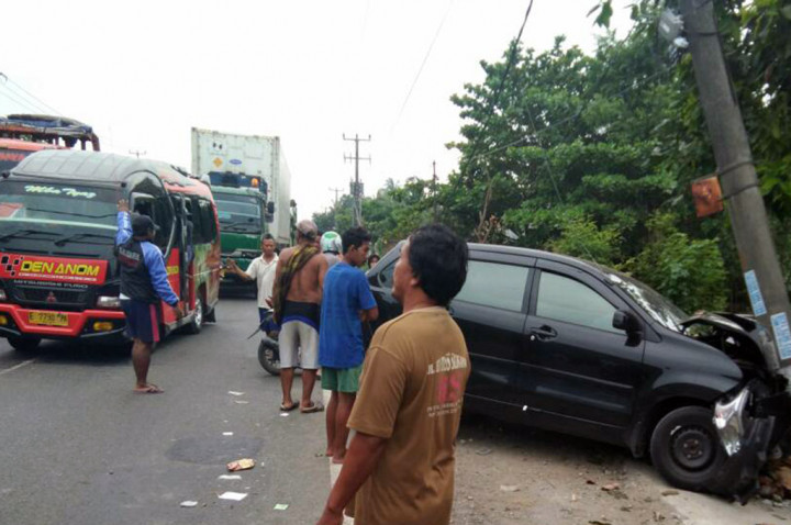 Pejalan Kaki Tewas Ditabrak Minibus di Indramayu