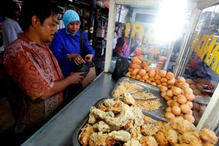 Alasan Gorengan dan Es tak Baik untuk Berbuka Puasa