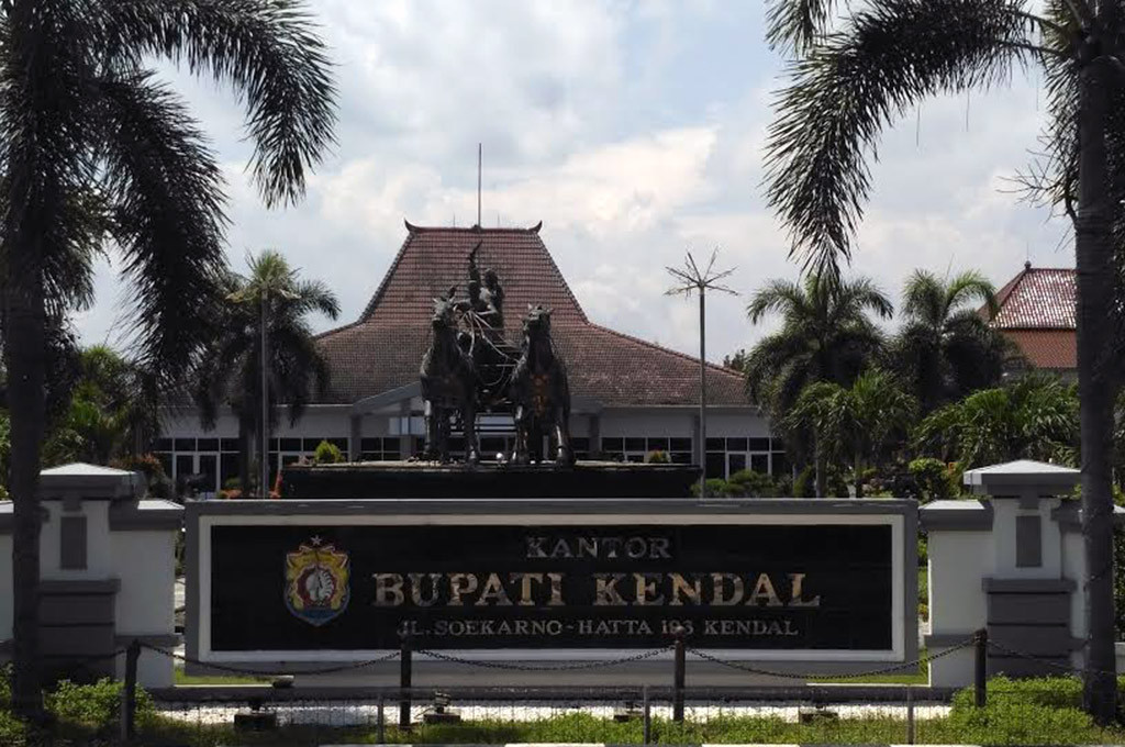 Kantor Bupati Kendal, Jawa Tengah -- MTVN/Iswahyudi