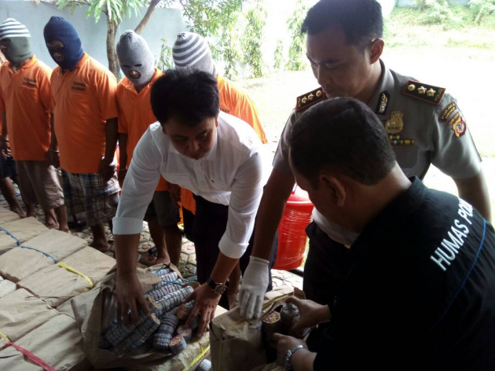 Polres Indramayu Gagalkan Pengiriman 30 Juta Petasan