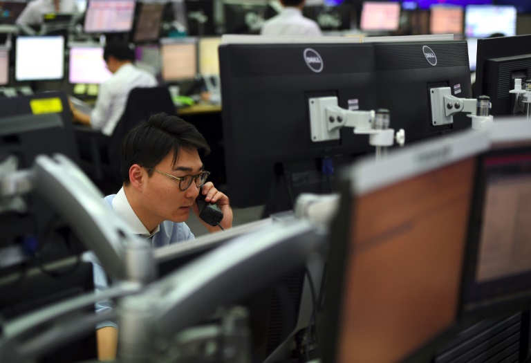 South Korea's Kospi index is heading for a fresh record, trading 0.41% higher on May 29, 2017. (Photo:AFP/Jung Yeon-Je)