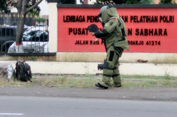 Jalan Raya Porong Lama Sempat Ditutup Total