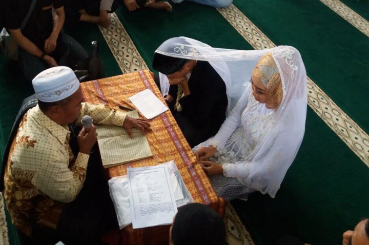 Pasangan Pelaku Penelantaran Bayi Dinikahkan Kepolisian