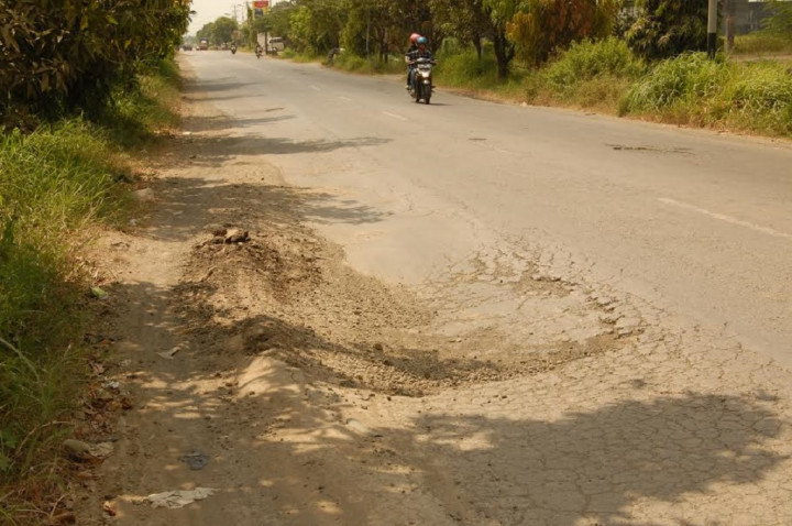 Banyak Lubang di Jalur Mudik dari Tegal - Purwokerto