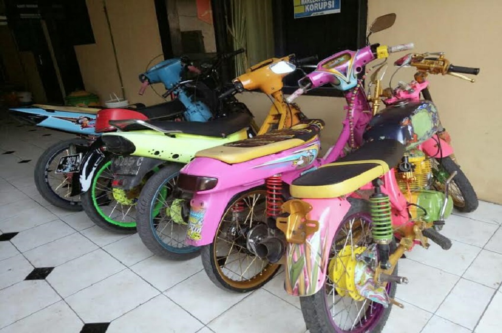  Gambar  Sepeda  Motor Balap  Liar  Gambar  Mobil Dan Motor Keren