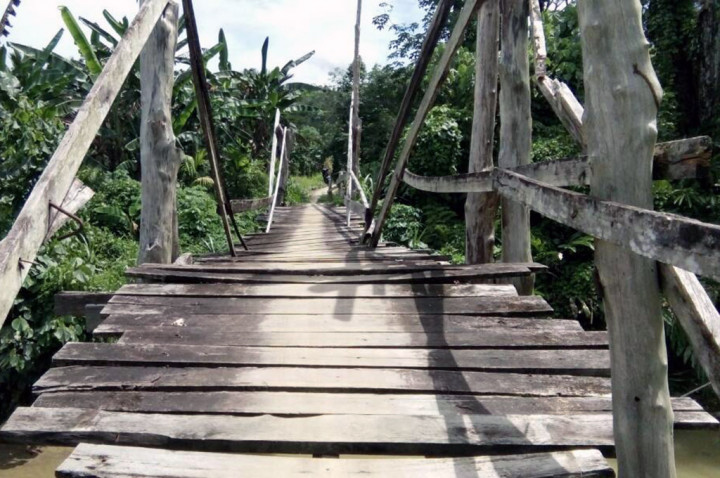 Warga Desa Banua Sibohou di Nias Utara Terancam Terisolir