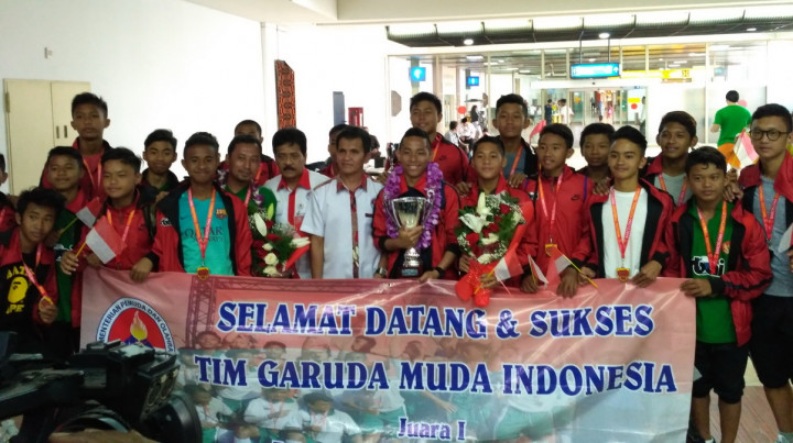 Kemenpora Sambut Garuda Jaya yang Menjuarai Barcelona Football Festival