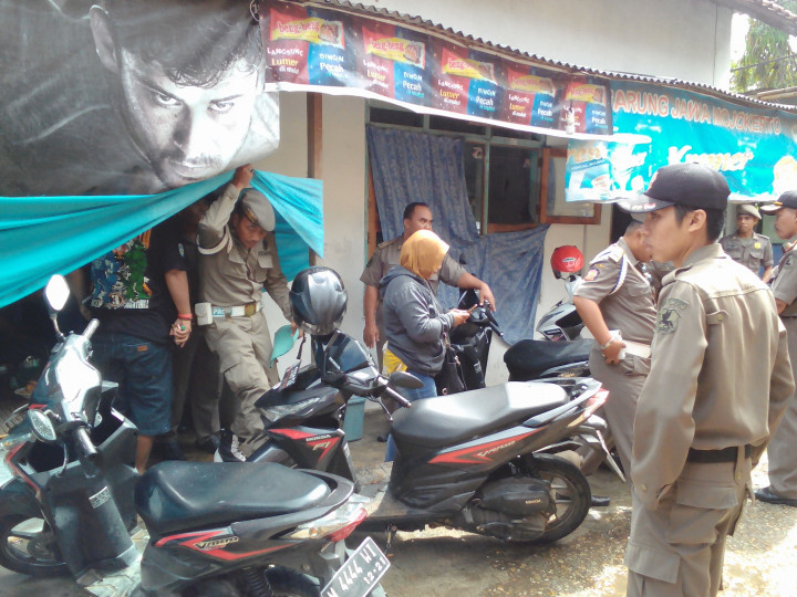 Satpol PP Sumenep Razia Warung Makan
