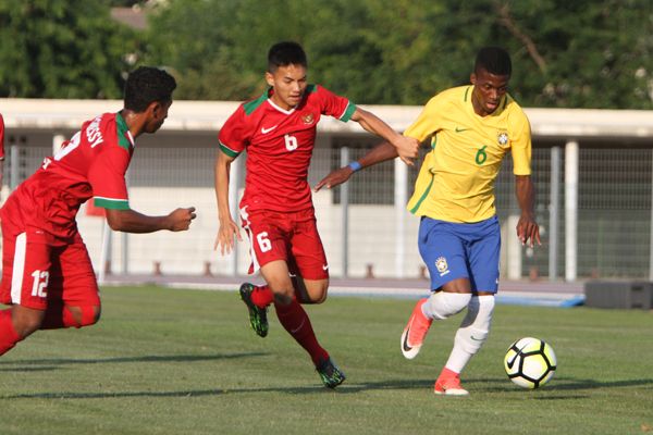 Duel antara Indonesia melawan Brasil (Foto: Toulon Tournament)