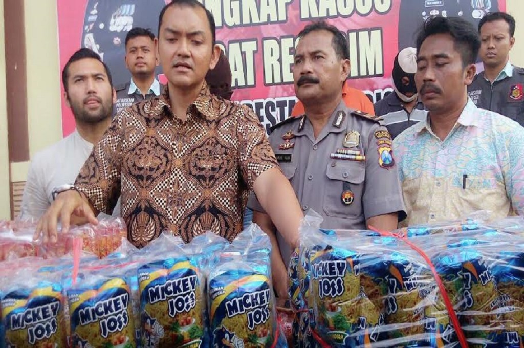 Satreskrim Polresta Sidoarjo ungkap industri makanan ringan tak layak konsumsi, MTVN - Hadi