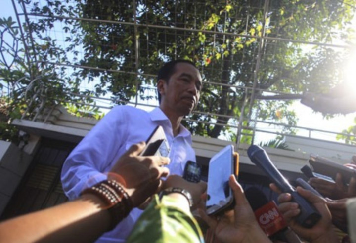 Kunjungi Malang, Jokowi Bagikan Ribuan Kartu Indonesia Pintar