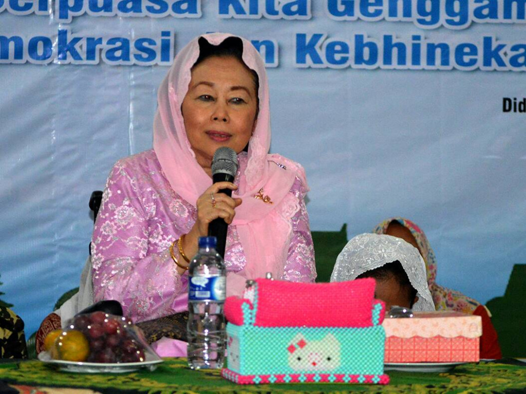 Shinta Nuriyah Wahid memberikan sambutan dalam kegiatan saur bersama di Brebes, Jawa Tengah. (Metrotvnews.com/Kuntoro Tayubi)