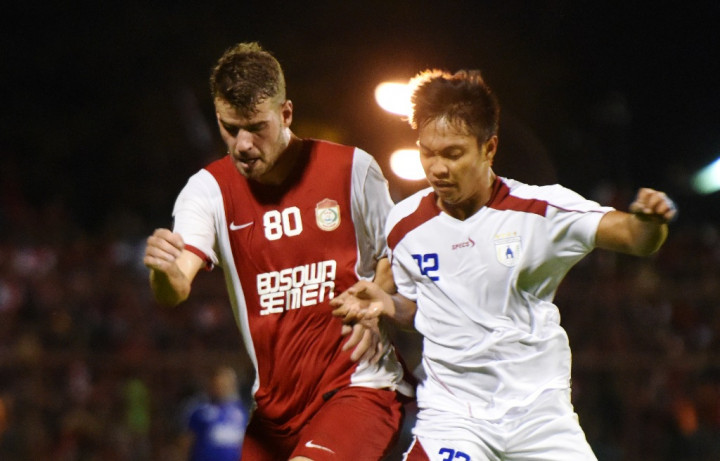 Babak I: Diwarnai Kartu Merah, PSM Unggul Cepat Atas Persipura