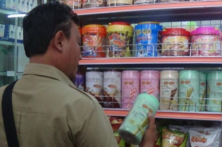 Makanan Kedaluwarsa Beredar di Sumenep