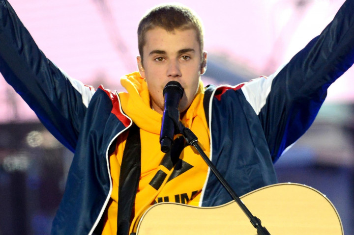 Justin Bieber Menangis Saat Tampil di Konser One Love Manchester