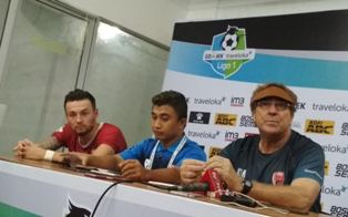 Dua Pemain Penting PSM Absen Lawan Semen Padang