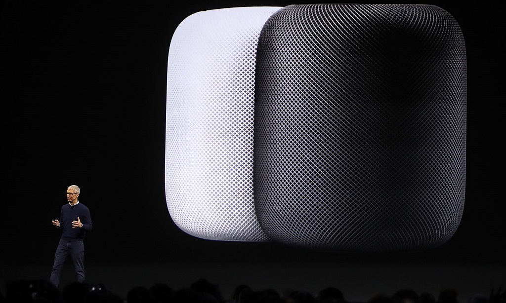 CEO Apple memperkenalkan HomePod. (Justin Sullivan/Getty Images)