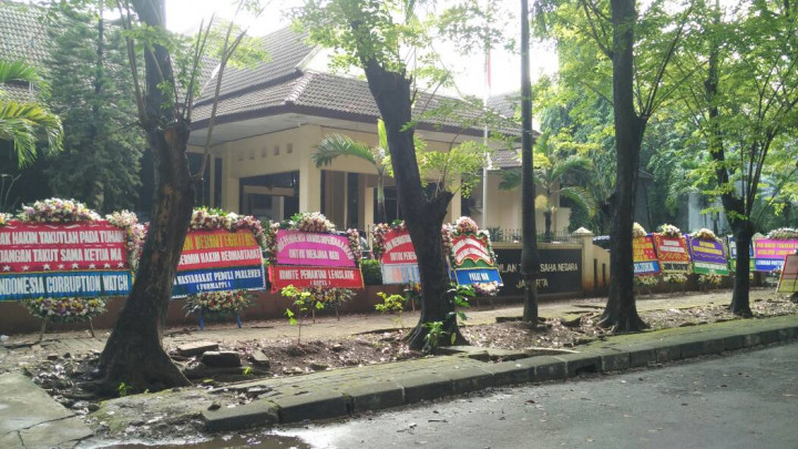 PTUN Dibanjiri Karangan Bunga Harapan