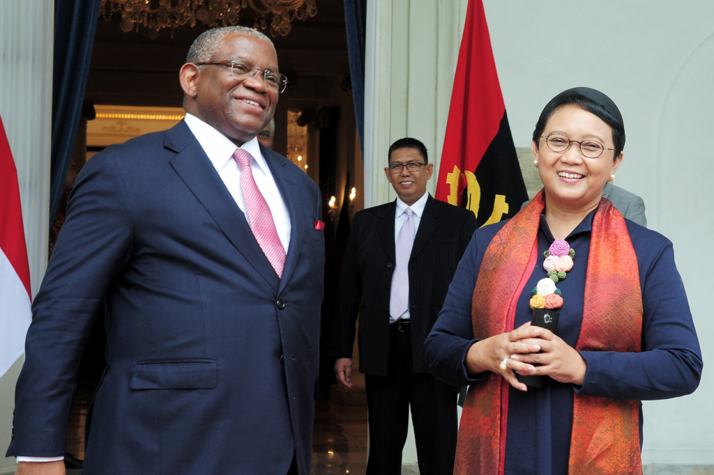  Menlu Retno Marsudi ketika melakukan pertemuan bilateral dengan Menlu Nigeria Geoffrey Onyeama di Abuja, Nigeria kemarin. ANT/Suwandy. 