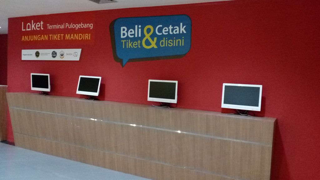 Tempat memesan tiket elektronik di Terminal Pulogebang. Foto: MTVN/M. Rodhi Aulia
