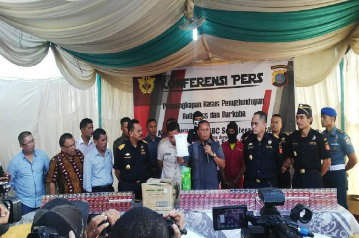 Sindikat Selundupkan Narkoba di Karung Pakaian Bekas