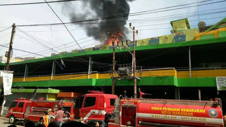 Pusat Grosir Butung Makassar Terbakar