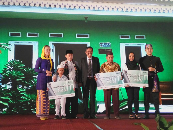 Ramai-ramai Setorkan Dana ZIS di Balai Sudirman