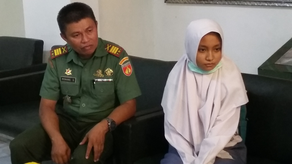 Kapt Arm Ronang Sasiarto (kiri) dan Kinanti Nareswari Ibnu Putri. (MTVN-Ahmad Mustaqim)