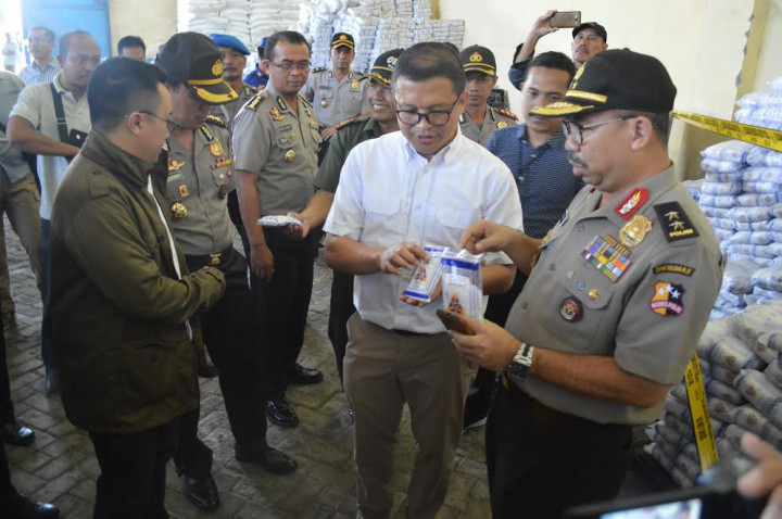 Polisi Gerebek PT Garam di Gresik