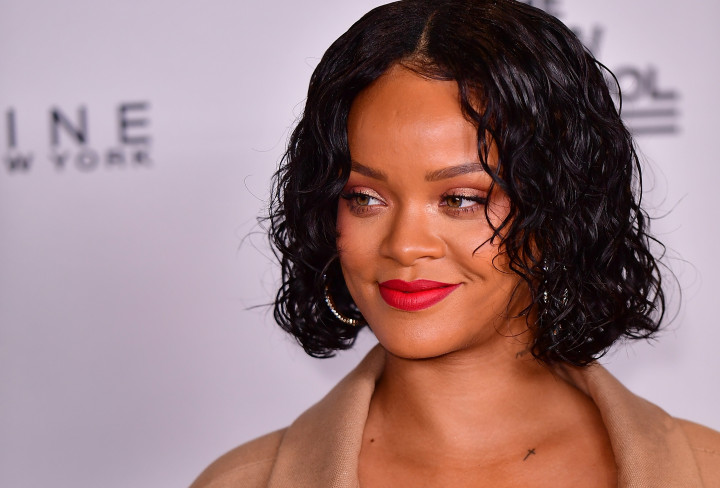 Rihanna Mengajar Matematika di Malawi