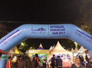 Berjualan Sambil Beramal di Istiqlal Ramadan Fair 2017