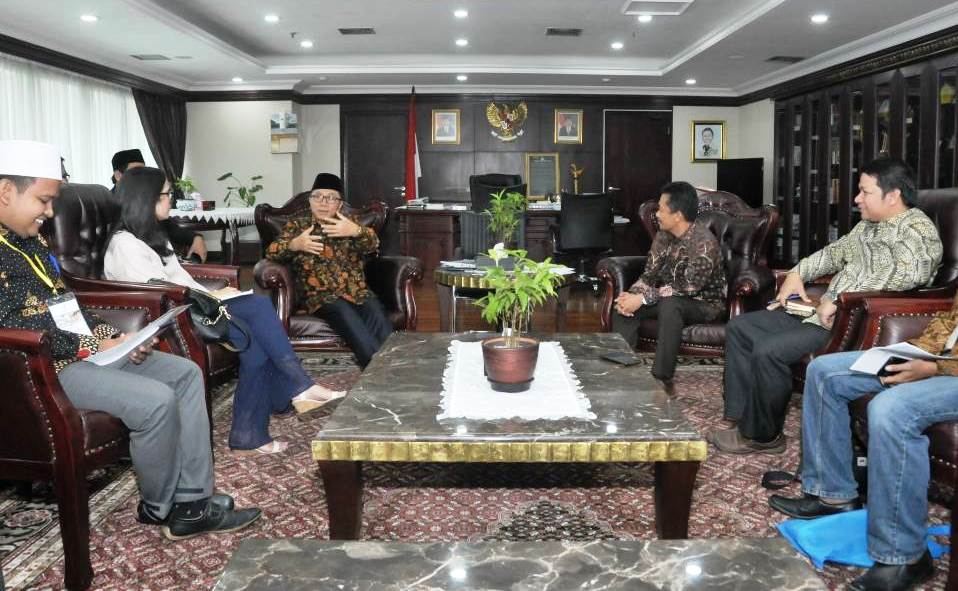 Ketua MPR RI Zulkifli Hasan menerima audiensi 35 orang perwakilan pondok pesantren yang tergabung dalam Aliansi Pesantren se-Jawa, Kamis, 8 Juni 2017 (Foto:Dok.MPR RI)