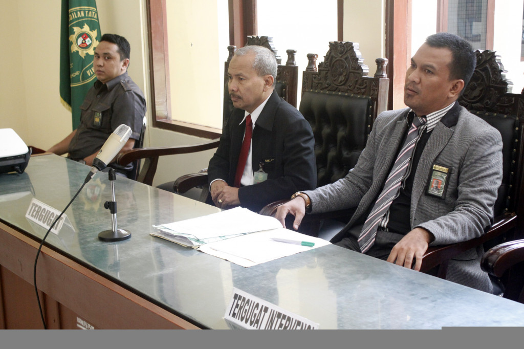 Tim kuasa hukum tergugat dari MA mendengarkan putusan Majelis Hakim di Pengadilan Tata Usaha Negara (PTUN), Jakarta, Kamis (8/6/2017). Foto: MI/Bary Fathahilah