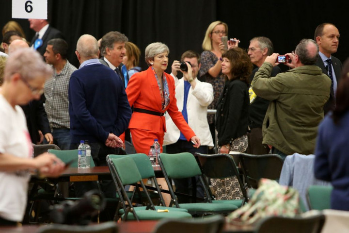 Inggris dalam Ketidakpastian Usai Konservatif Kehilangan Suara Mayoritas