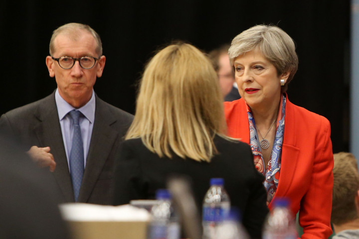 Britain Plunged Into Uncertainty as May Tipped to Lose Majority