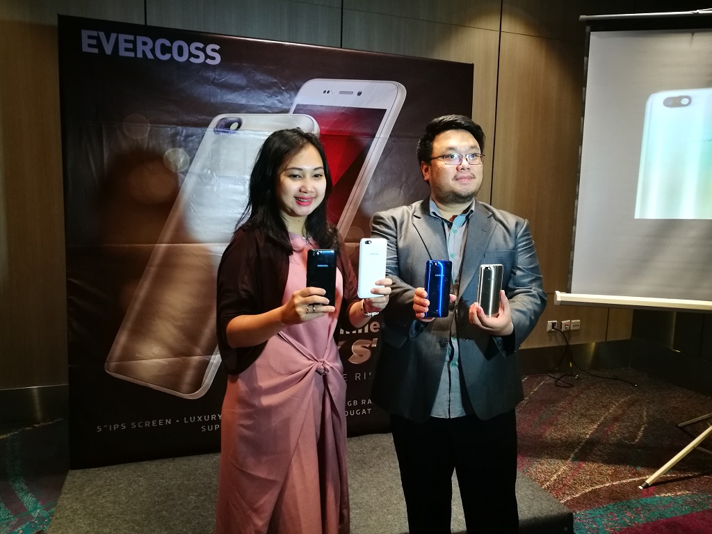 Peluncuran Evercoss WInner Y Star di Jakarta