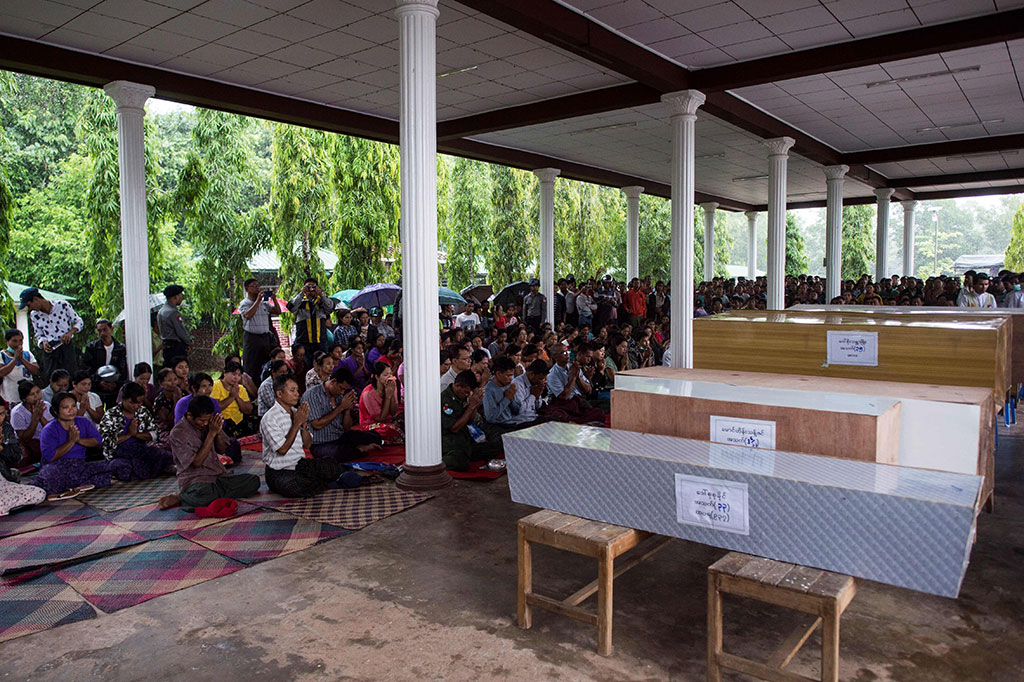 Myanmar Kremasi Jenazah Korban Kecelakaan Pesawat