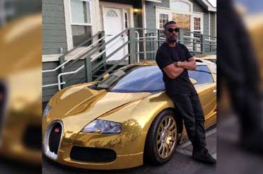 Jamie Foxx Pamer Bugatti Veyron Berlapis Emas