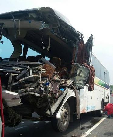 Bus Sinar Jaya yang mengalami kecelakaan --Foto: Istimewa--