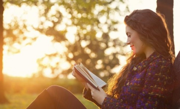 Bagaimana Posisi Tubuh yang Benar ketika Membaca Buku?